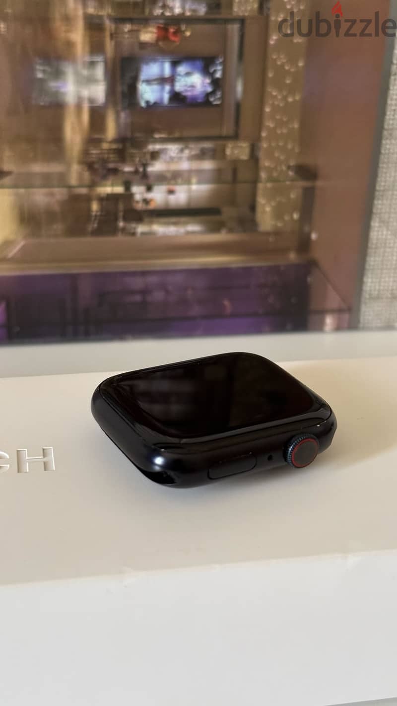 Apple watch series 8 ( Cellular) 1