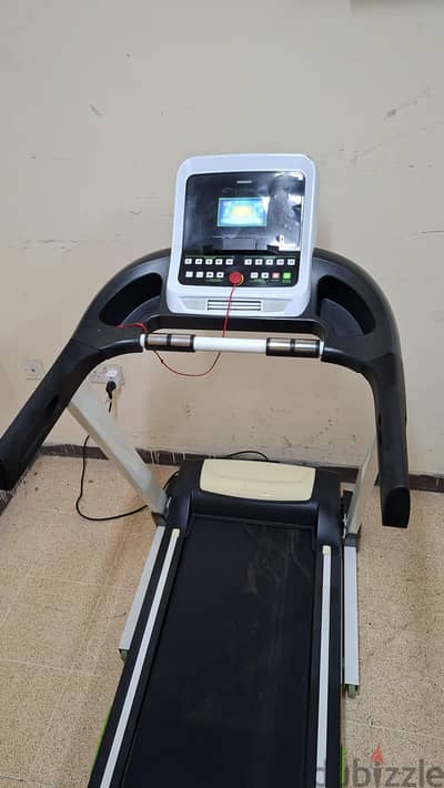 Treadmill with Automatic Inclined Function(Can Delivere also)