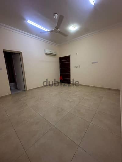 غرفه وحمام للايجار بالعذيبه Room and bathroom for rent in Al-Adhaiba