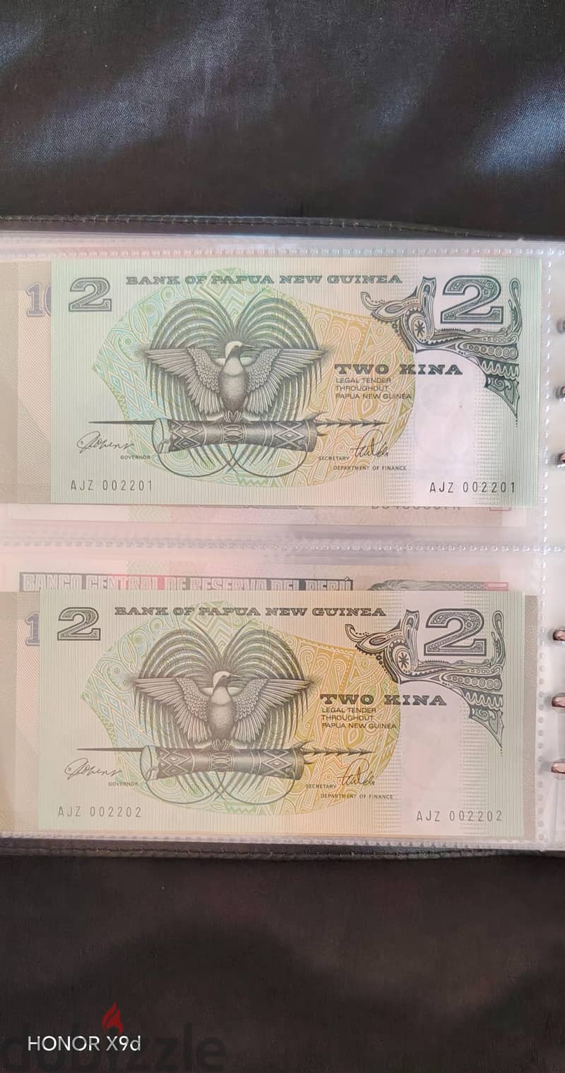 Dual Serial Album with 80 Banknotes, 40 pairs and 19 countries 6