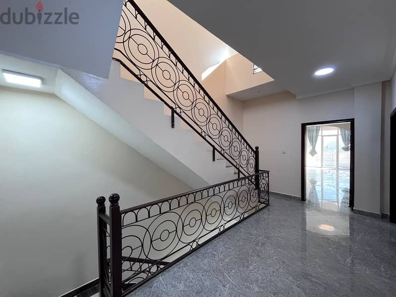 4 BR Spacious Villa in Al Mawaleh - Close to Amenities 6