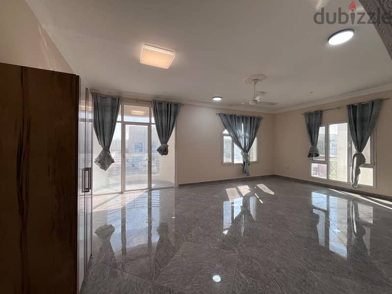 4 BR Spacious Villa in Al Mawaleh - Close to Amenities 7