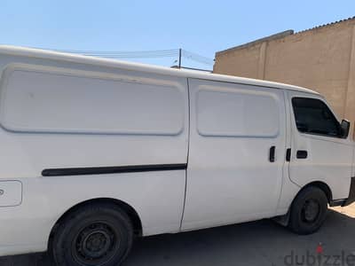 NISSAN URVAN COMERCIAL BUS