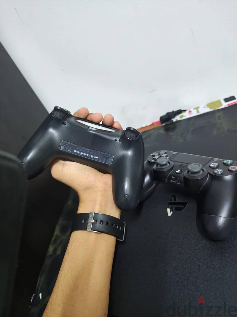 PS4 Pro 1TB in great condition 3