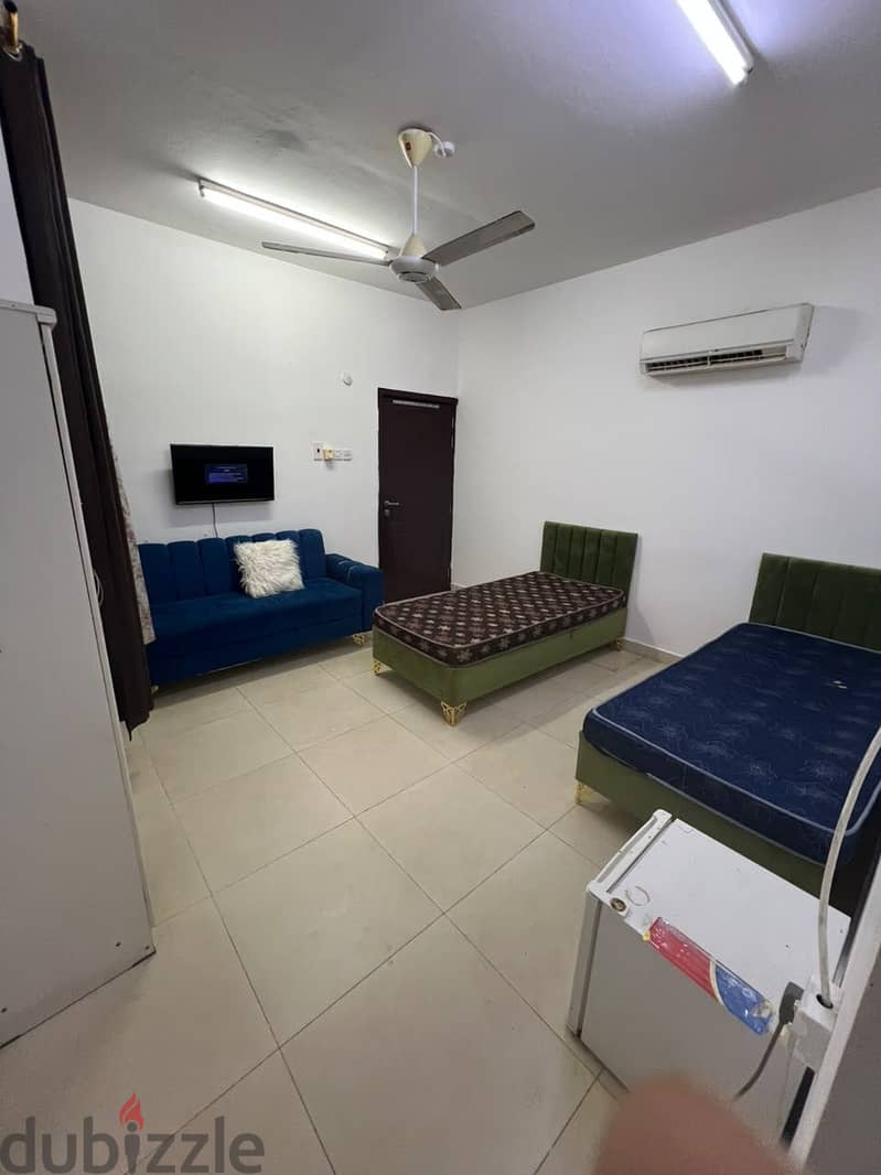 Directly from the owner master room with bathroom including all bills 4