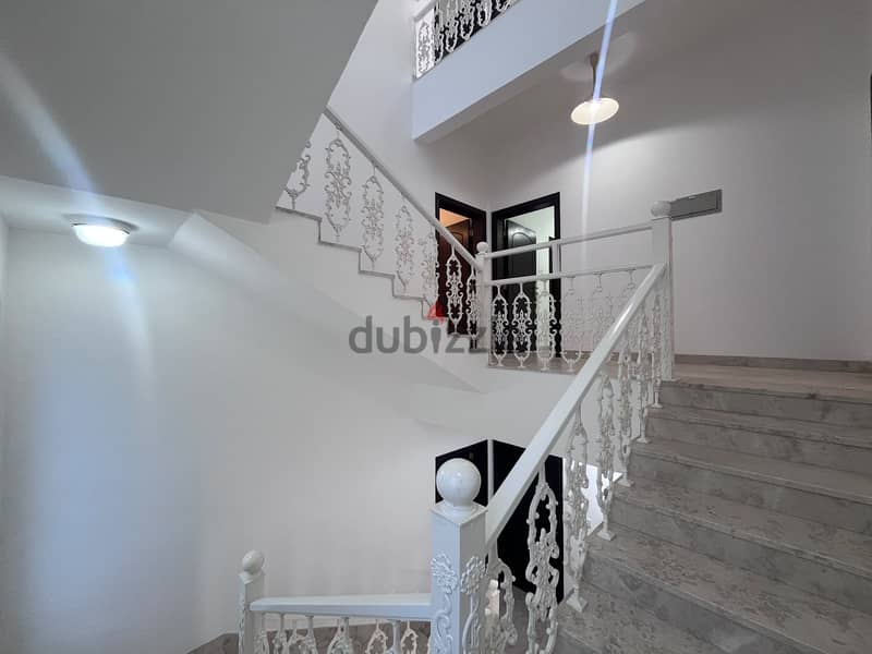 5 BR Well Maintained Spacious Villa in Qurum 5