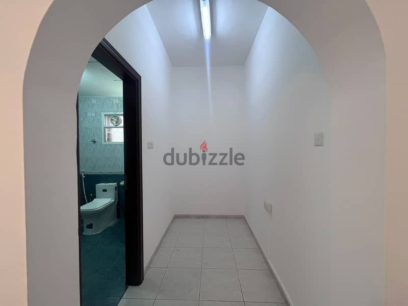 5 BR Well Maintained Spacious Villa in Qurum 7