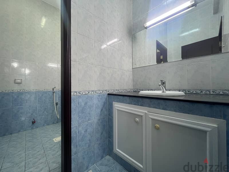 5 BR Well Maintained Spacious Villa in Qurum 17