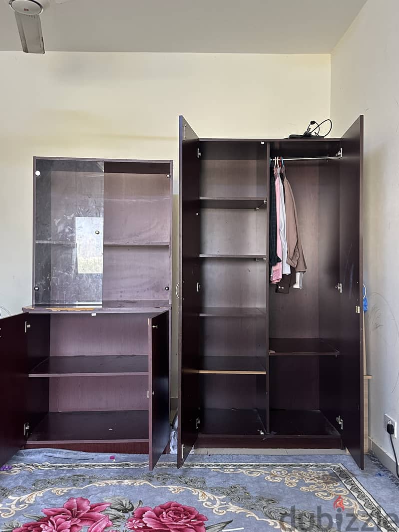 1  wardrobe and 1 almirah for sale 2