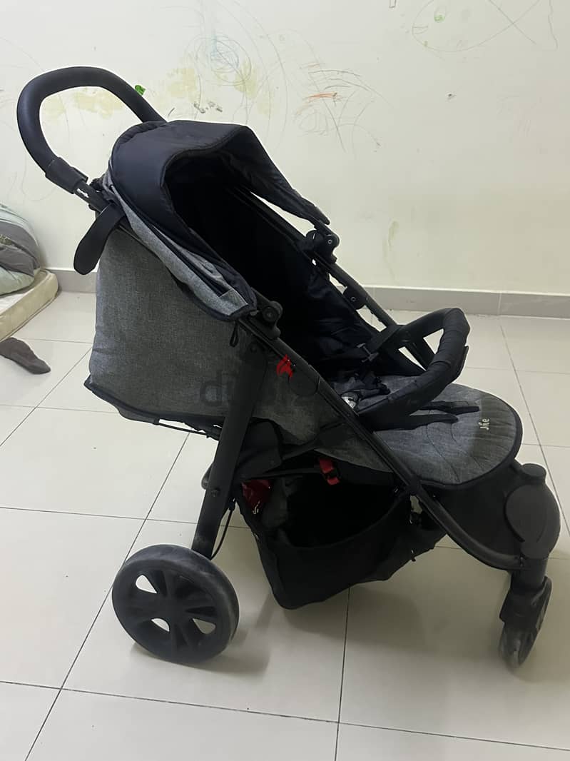 joie stroller in good condition with good space 1
