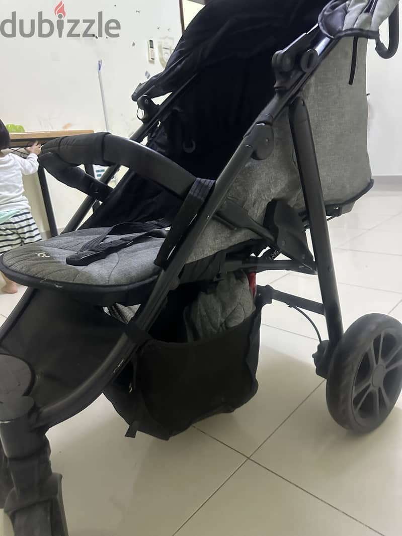 joie stroller in good condition with good space 2