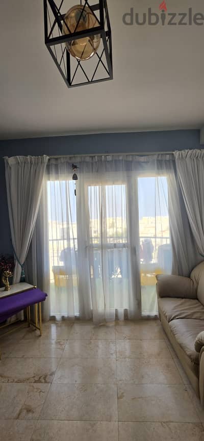 curtains in good condition