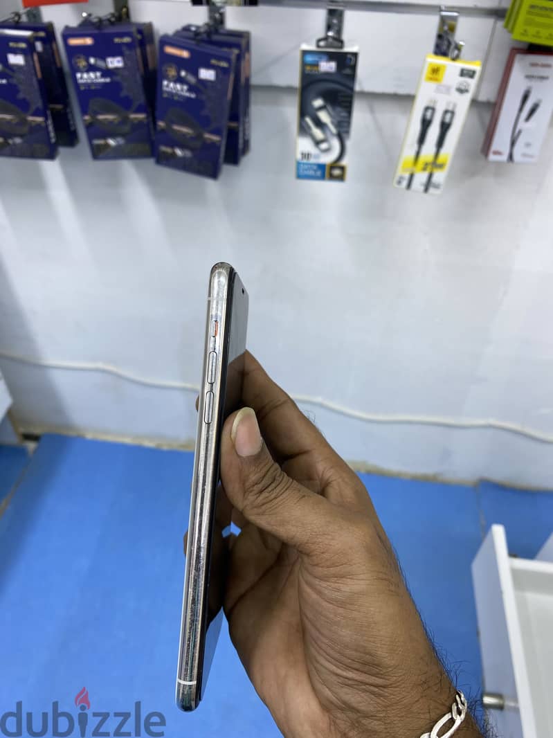 Apple - iPhone 11 Pro Max 1