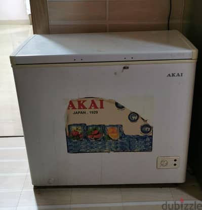 ثلاجة فريزر من نوع akai