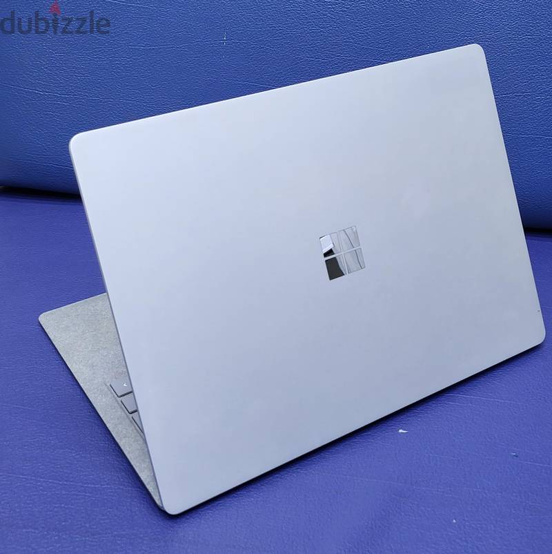 Microsoft Surface laptop i5 8gb ram 256gb 7