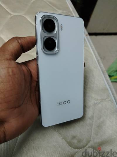 IQOO Neo 11 (Snapdragon 8 elite) Best for gaming and camera