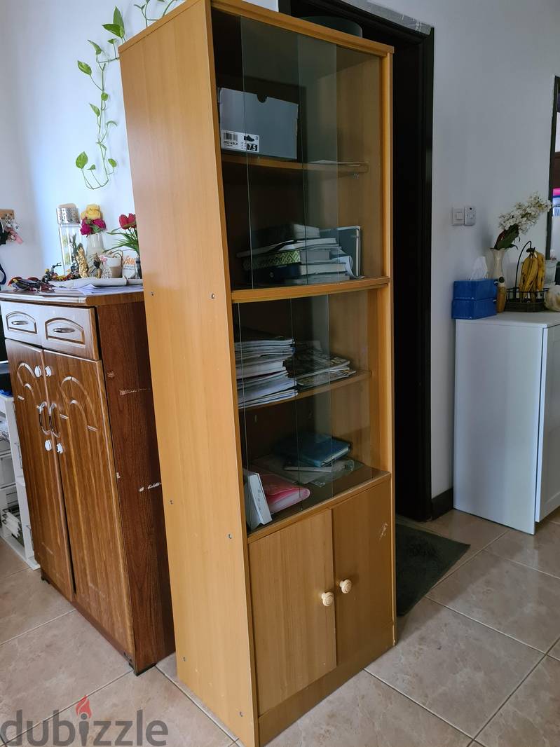book shelf with glass closure 1