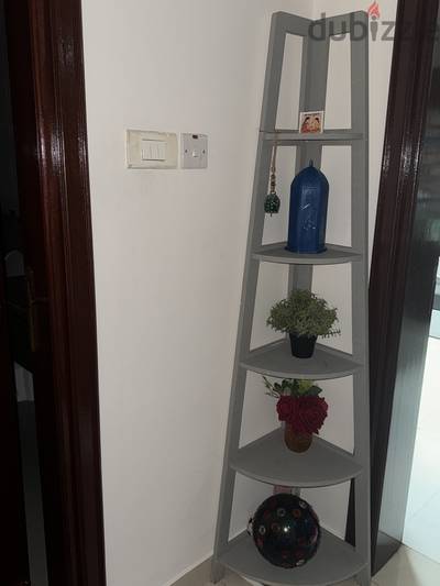 Corner stand