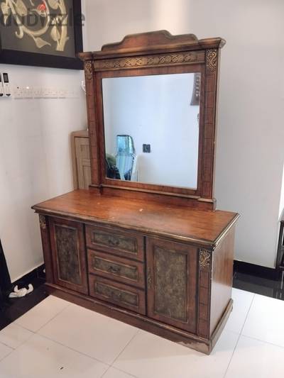 used dressing table for sale  للبيع