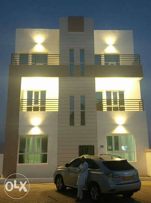 Luxurious fully furnished apartment with free Wifi/electricity/water 0