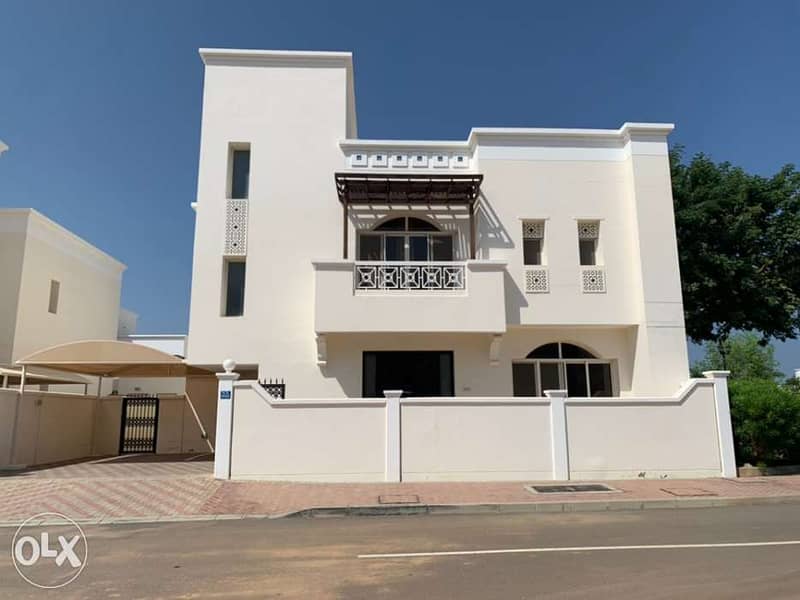 highly recommended 4bhk Villah in Qurum near Sultnan center 7