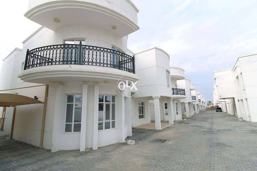 #REF 690) Villas in Compound for Rent in Shatti Al Qurum 0