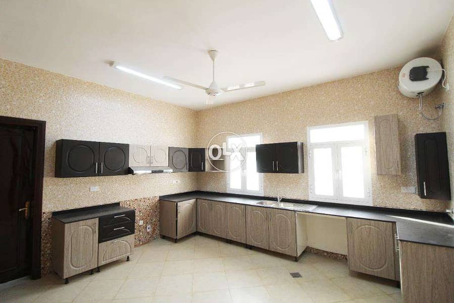 #REF 690) Villas in Compound for Rent in Shatti Al Qurum 6