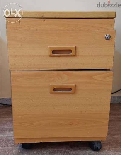 Wooden drawer table (wheels)