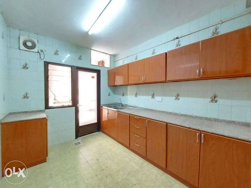 3 bhk near Ruwi taxi stand with 3 bathroom ideal for bachelors 0