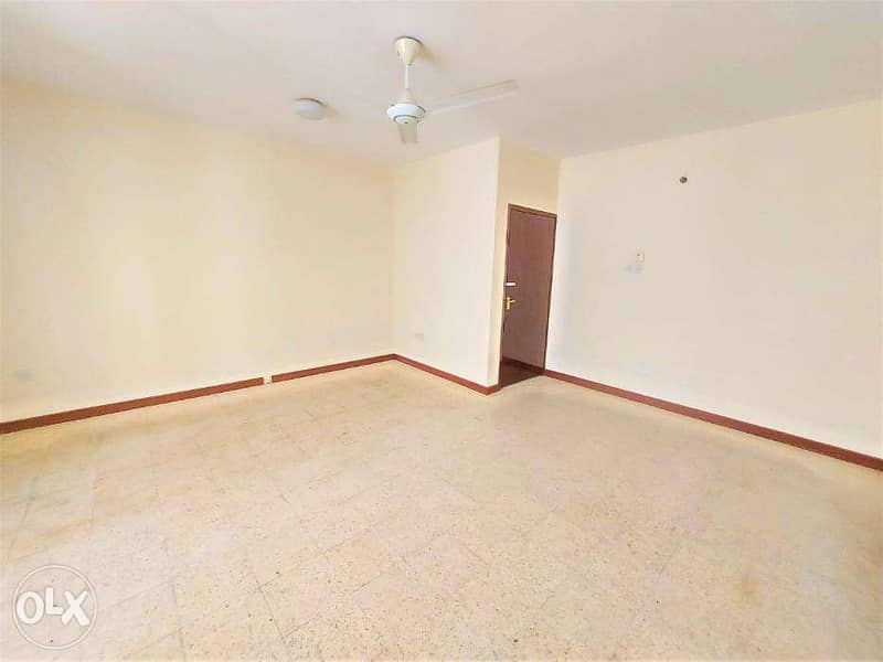 3 bhk near Ruwi taxi stand with 3 bathroom ideal for bachelors 4