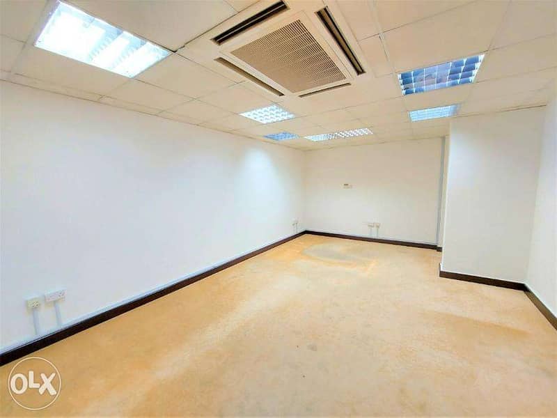 Spacious Showroom with basement in CBD 4