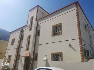 شقه للأجار/الرستاق شامل الماي( ١٠٠ ريال) . flat for rent 100 r. o