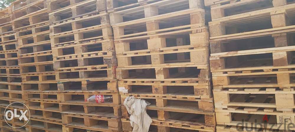 Used wooden and plastic pallets 0