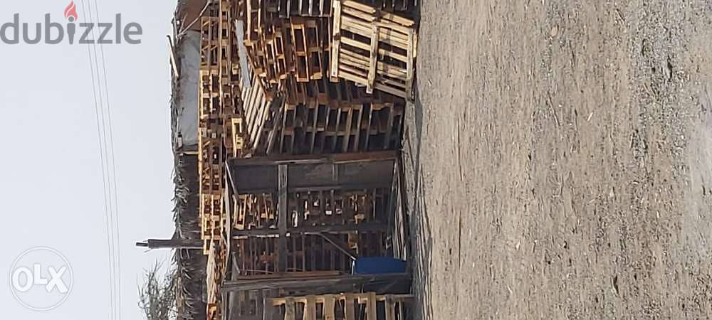 Used wooden and plastic pallets 2