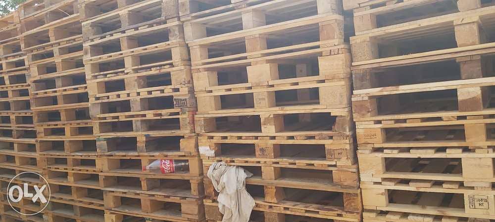 Used wooden and plastic pallets . . . buying and selling 0