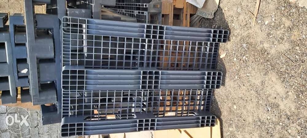 Used wooden and plastic pallets . . . buying and selling 3