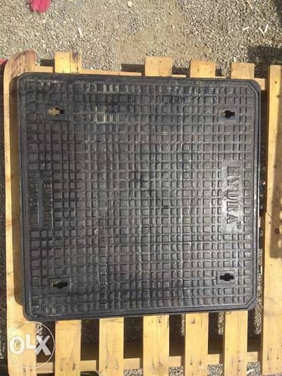 DI D400 man hole covers stock clearing