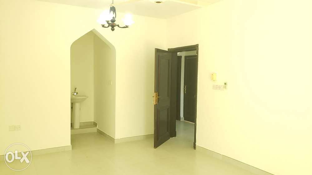 4 Room flat with new maintenance in Khuwair 1