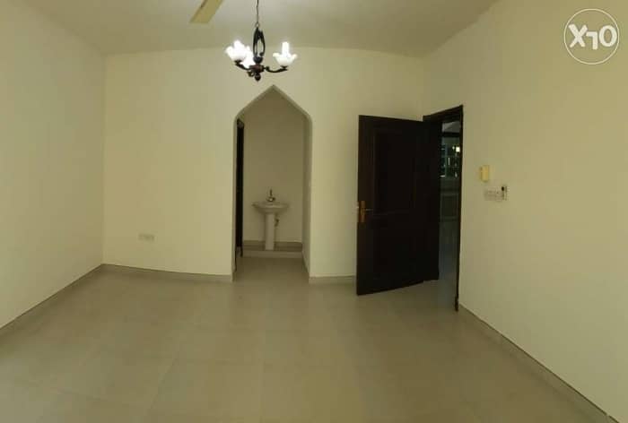 4 Room flat with new maintenance in Khuwair 6