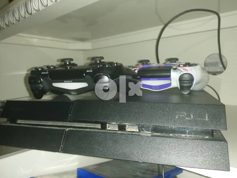 للبيع ps4 مع جهارين اصليات  بحالة ممتازة ps4 for sale 0