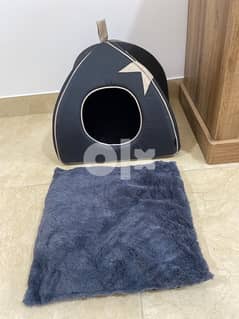 Triangle shape bed for cat brand new 0