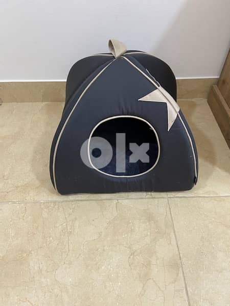 Triangle shape bed for cat brand new 3