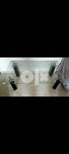 Glass table for sale R. O 10 in good condition