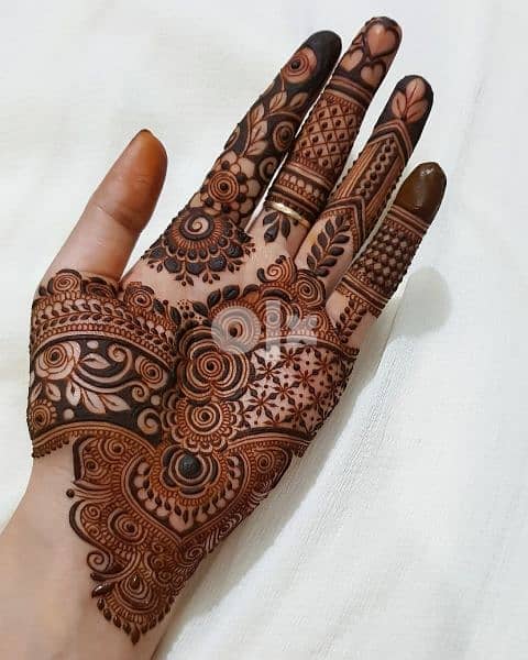 Henna Designer available for home service also 1