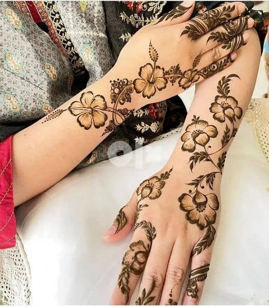 Henna Designer available for home service also 3