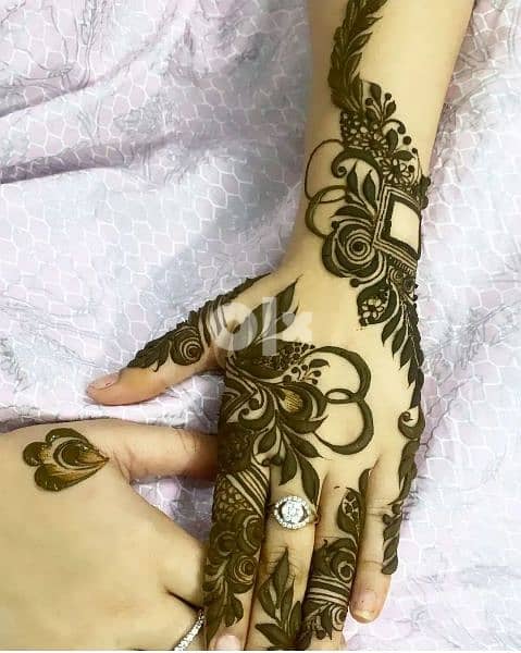 Henna Designer available for home service also 5