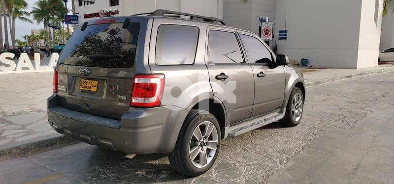 FORD ESCAPE 2011, CLEAN AND GOOD CONDITION 4