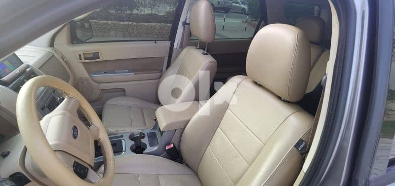 FORD ESCAPE 2011, CLEAN AND GOOD CONDITION 9