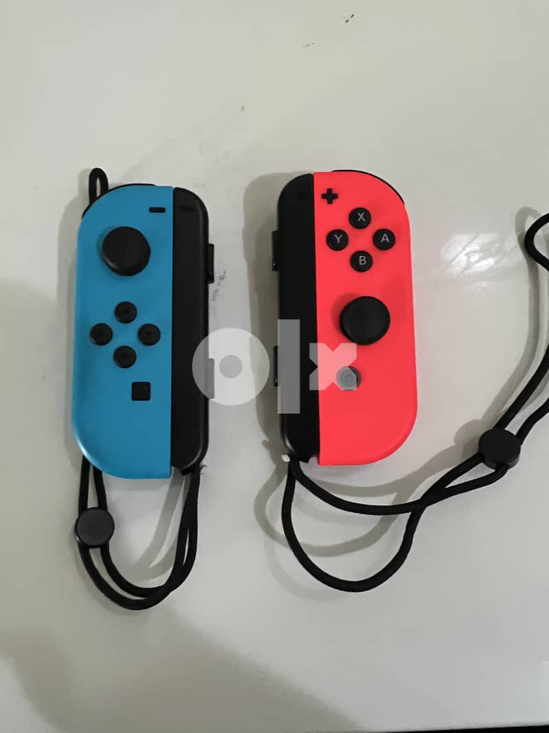 Nintendo switch. With red/blue joy con (2019 edition) 5