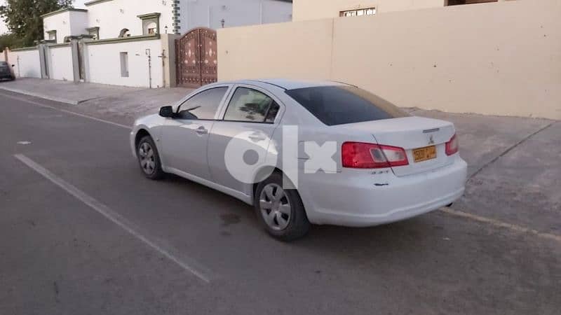 Mitsubishi Galant 2013 1